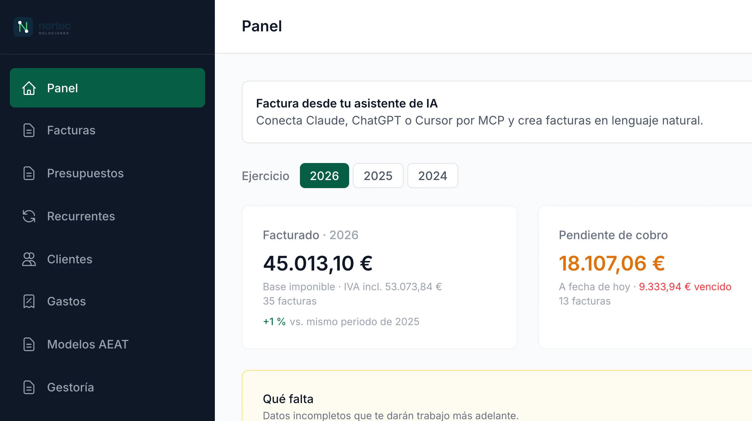 Panel de contix: facturado, pendiente de cobro, avisos de lo que falta, y el menú con facturas, gastos, modelos AEAT y gestoría